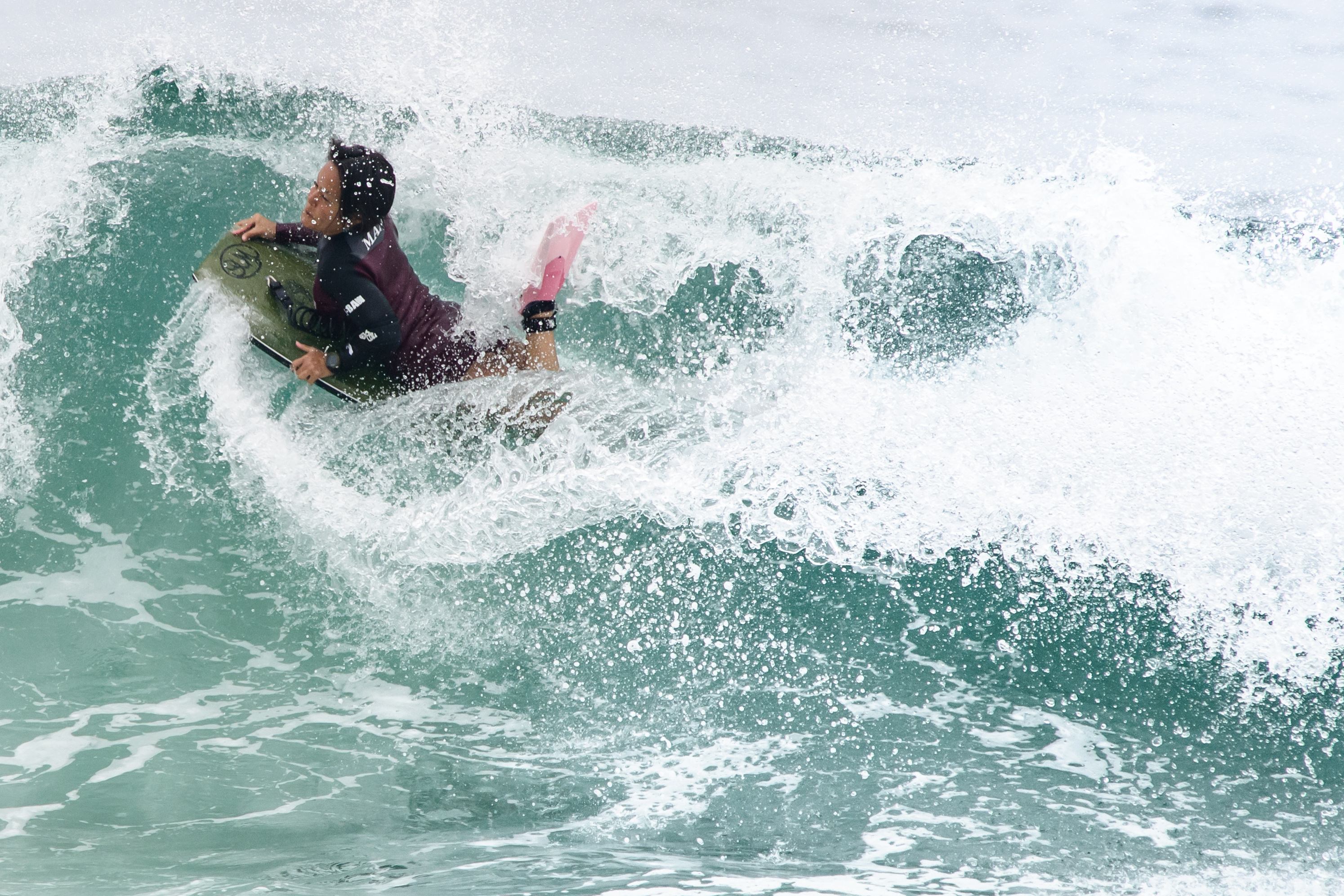サーフィン女子とsurftrip”そして台風1号が来る ＠ 国府の浜・四国