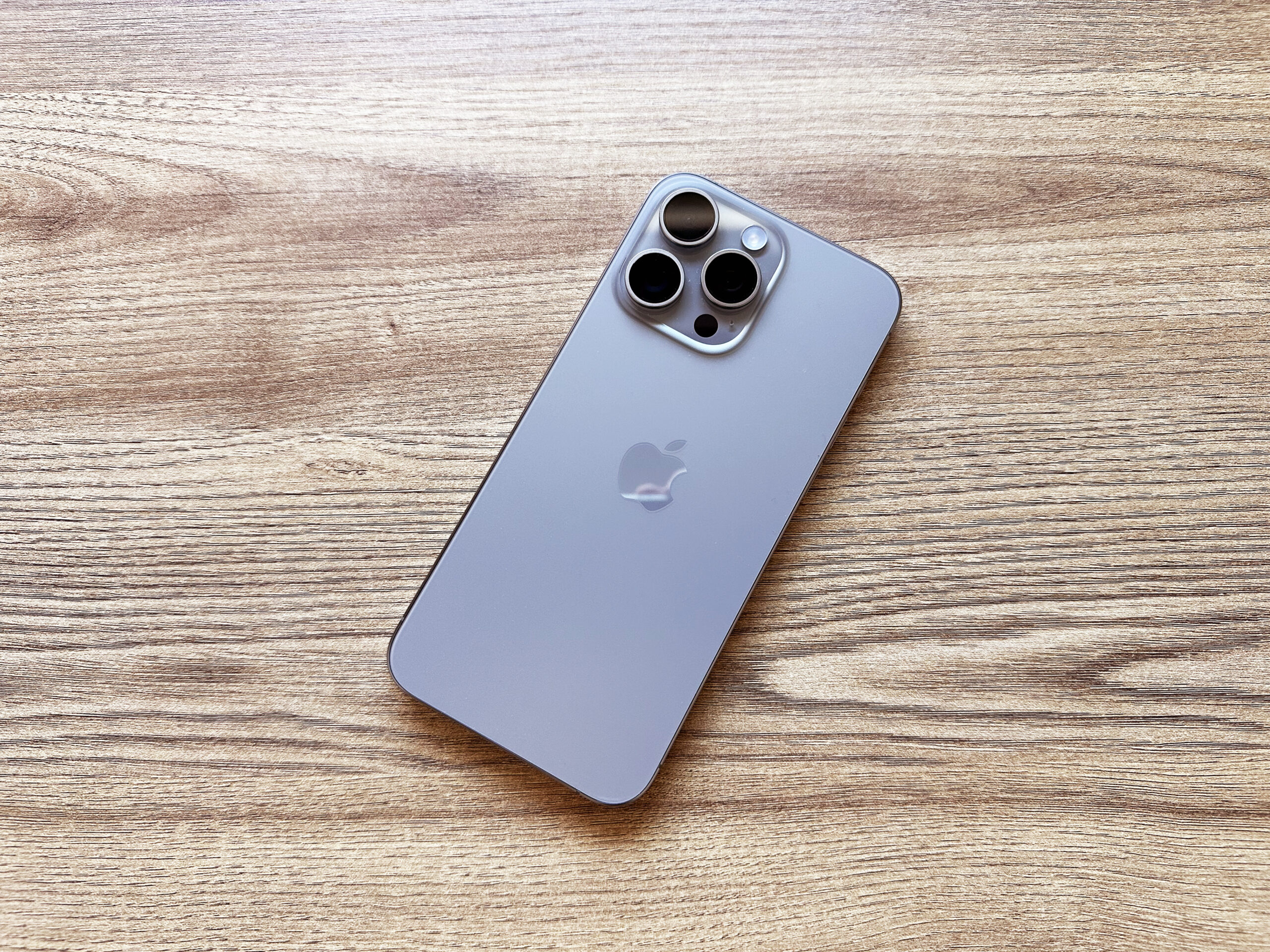 物理デュアルSIM・香港版iPhone iPhone 15 128GB 香港版デュアル SIM