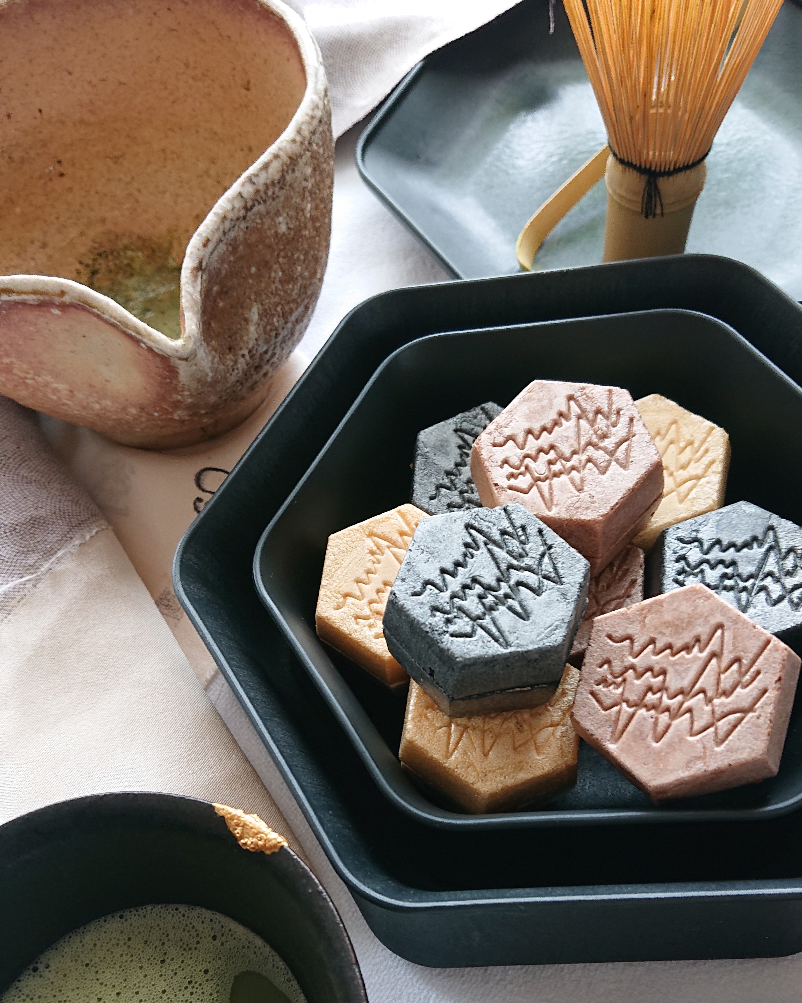 ARASヒートコレクション：「深鉢ロッカク」と「平皿ロッカク」全