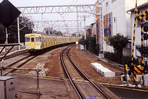 4扉車 西武2000系 1 その登場の頃: B767-281のブログ