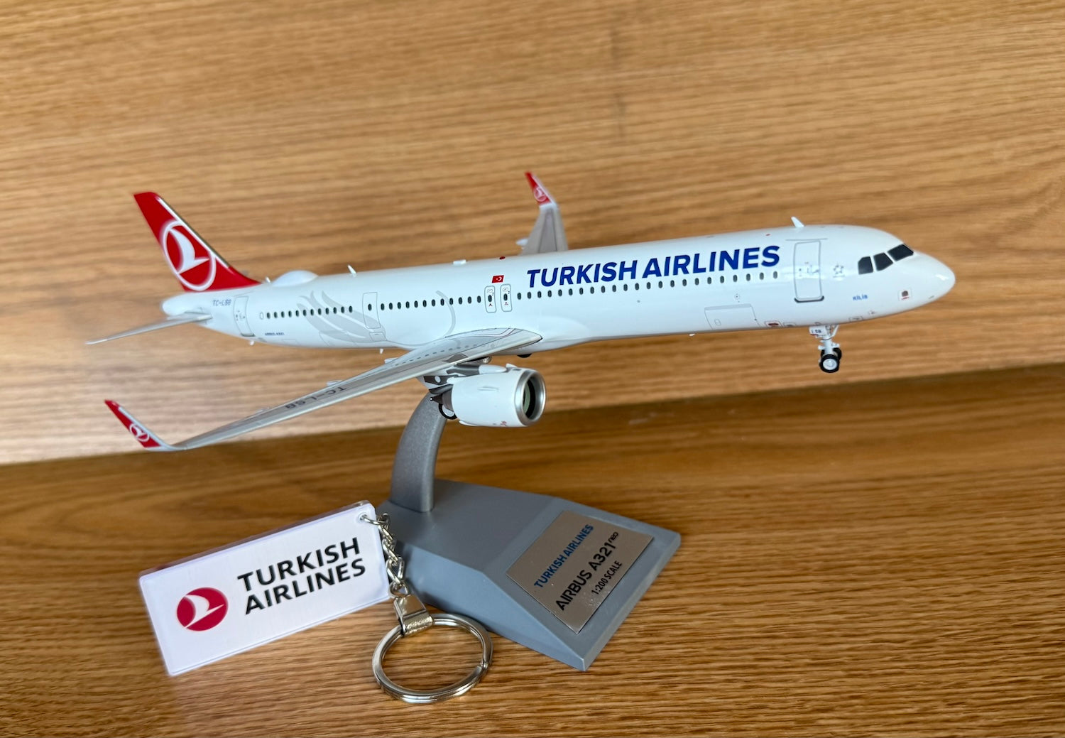 Turkish Airlines Airbus A321Neo TC-LSB Current Colors 1:200 scale