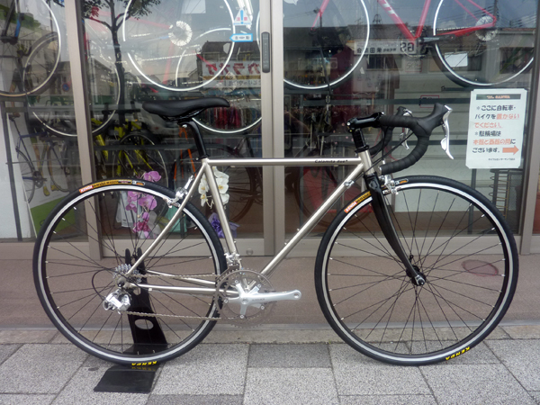 カラミータ デュエ シンプル クロモリロード登場！ - サンワ スタッフ