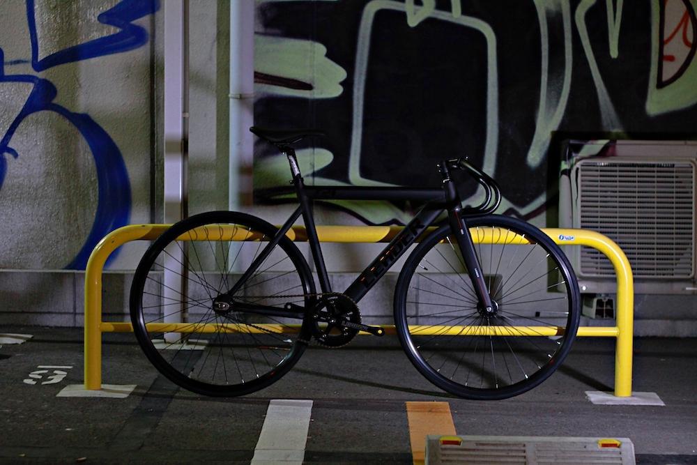 初めてのピストバイクは”LEADER