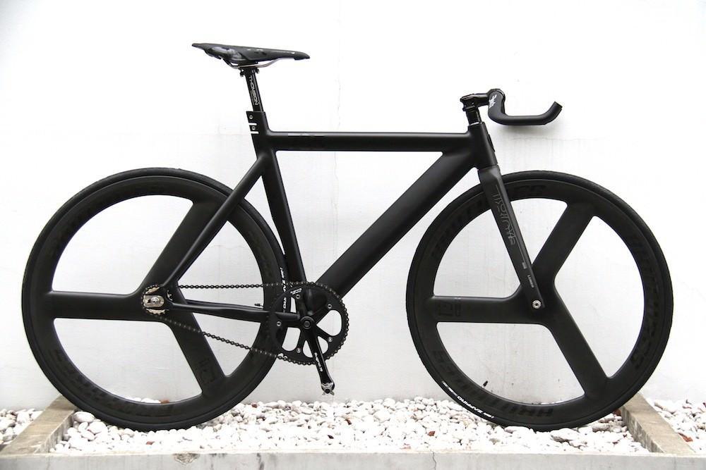 BROTURESオリジナルカーボンホイールを全種類ストックしています