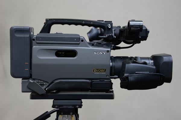 昔の放送用カメラ sony業務用ビデオカメラDVCAM DSR-250 | カメラ三脚