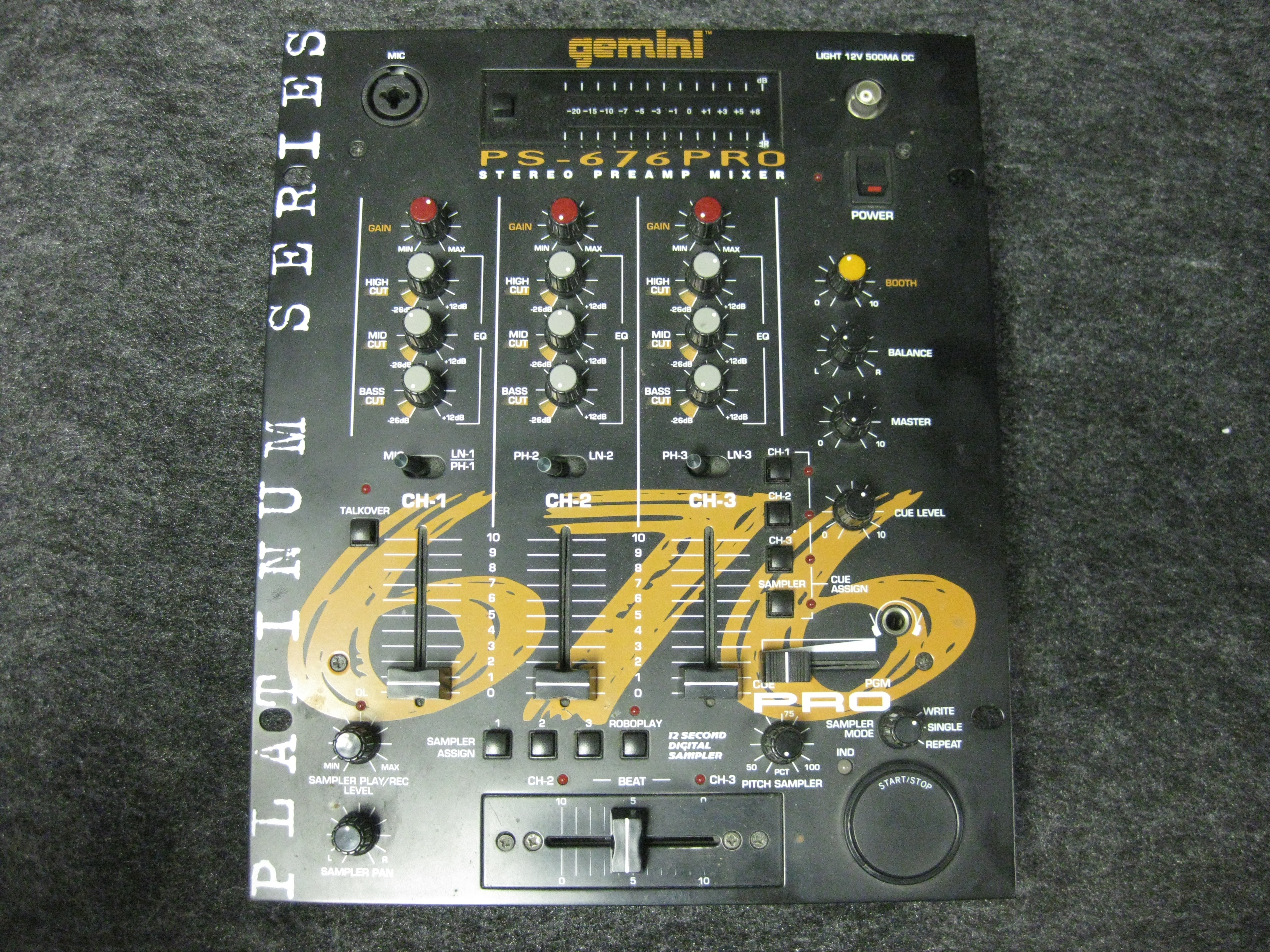 gemini PS-676 PRO Stereo Rack Mixer W/ Digital Sampler | Center