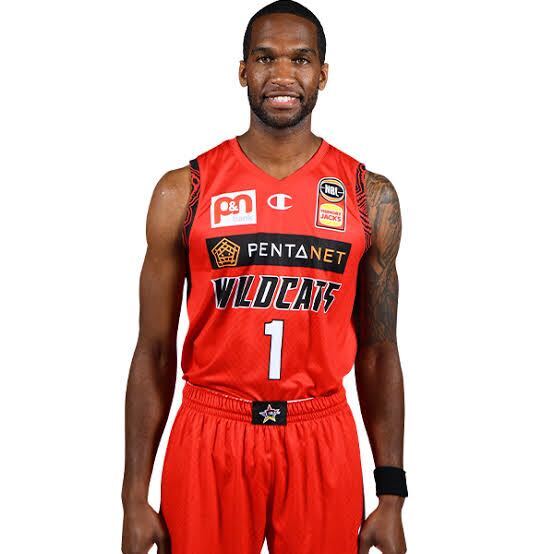 4 ヴィック・ロー選手 2022-23シーズン選手契約基本合意（新規）の