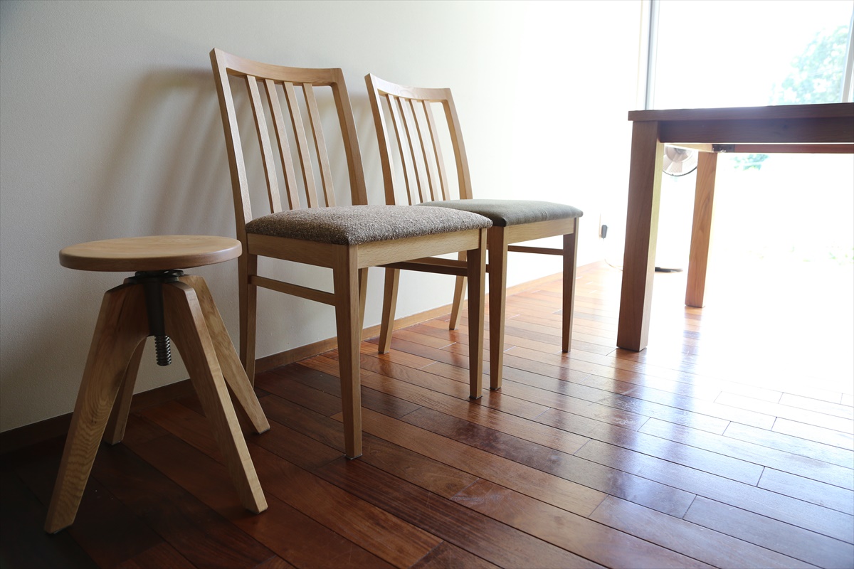 TRUCK FURNITURE –OAK SR TABLE, QUATTRO CHAIR, KT STOOL