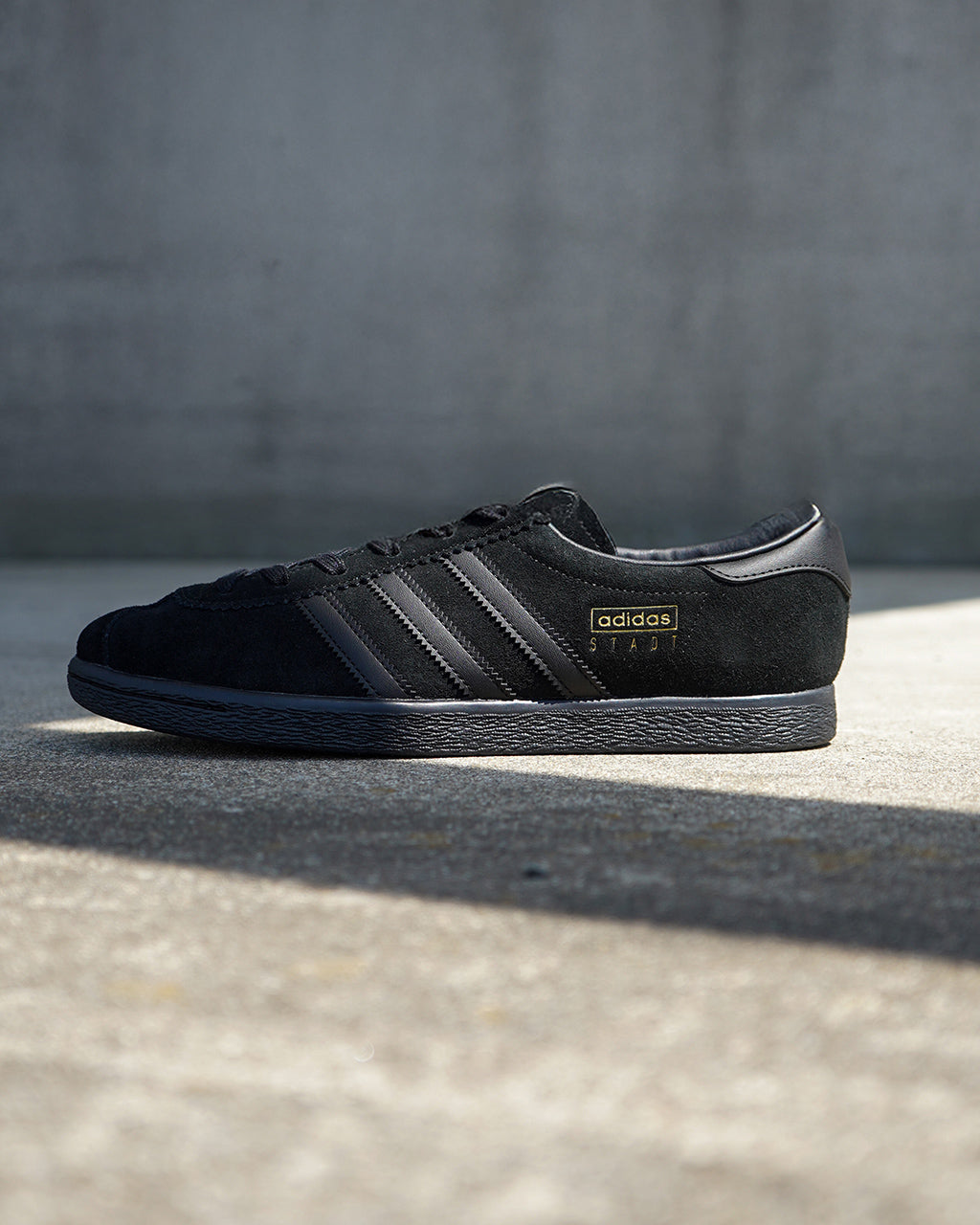 アディダス STADT シュタット ユニセックススニーカー ブラック EVA