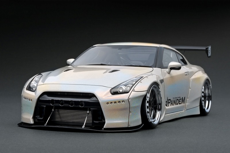 オンラインショップ限定: 1/18 PANDEM R35 GT-R ホワイトマジョーラ
