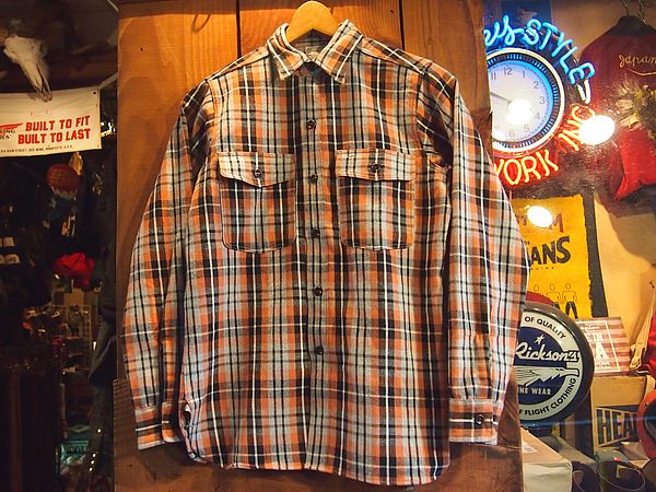 ウエアハウスのダックディガーシリーズからチンスト付きのネルシャツが