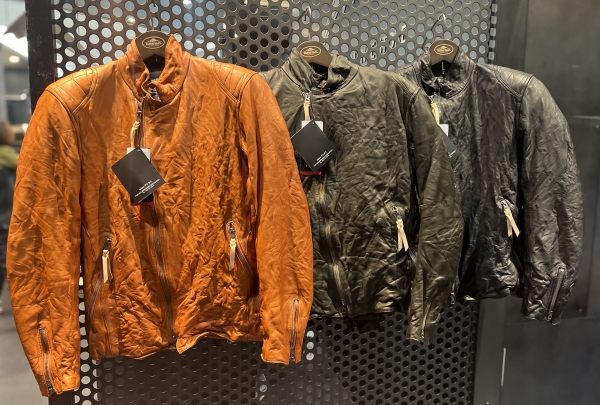 限定モデル】アンフィニッシュドVジャケット、揃いました！：KUSHITANI