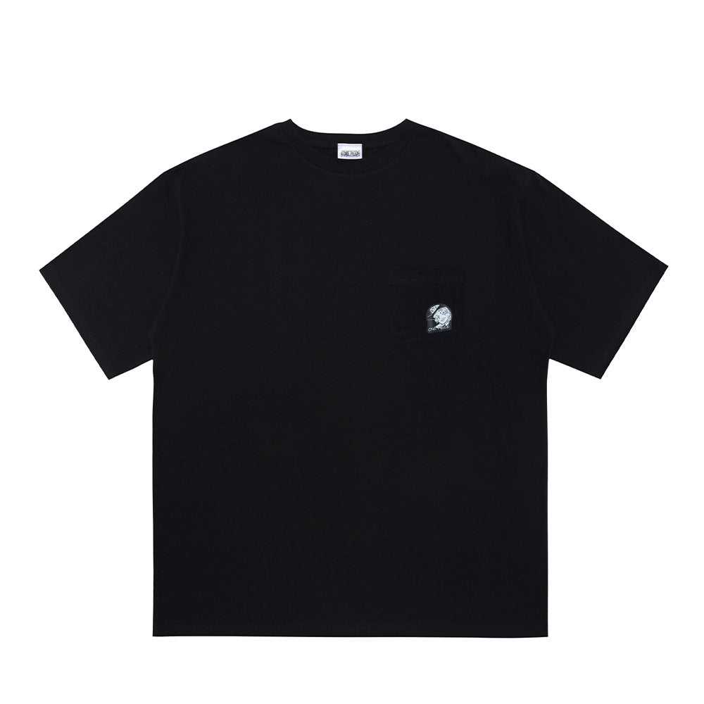 ONE PIECE』ポケット付きビッグシルエットTシャツ “HEROES” サボ