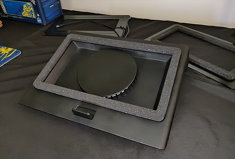 Razer、自動でファンの回転数を変更するノートPCクーラーを今冬に発売