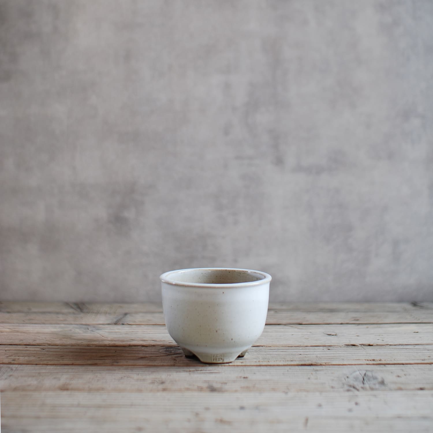 伝市鉢 コウロ型（サクラソウ型） 白釉薬（別注足元） 3号