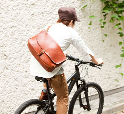 暖かくなったら自転車で！シュリンクポストマンバッグ