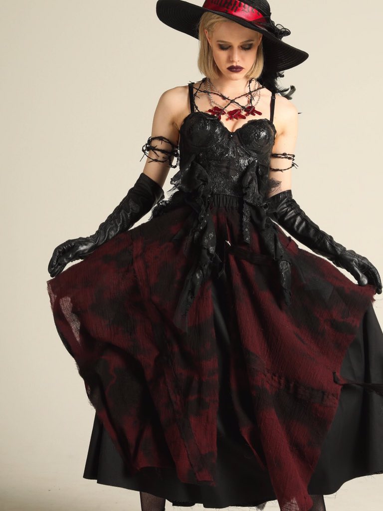 もう大人だから着られない？ゴシック系ブランド「h.NAOTO」デザイナー