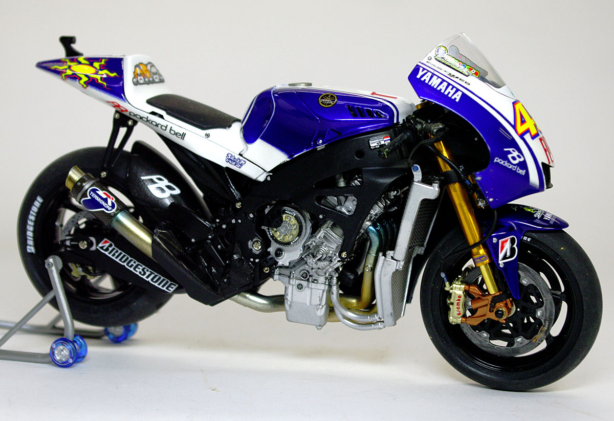 プラモ日記 » ヤマハ・YZR-M1'09 フィアット・ヤマハ・チーム その16