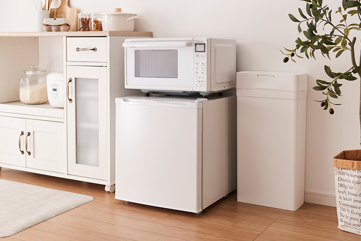 おまとめ買いに大活躍！ 1ドア冷凍庫が新登場 | simplus シンプラス