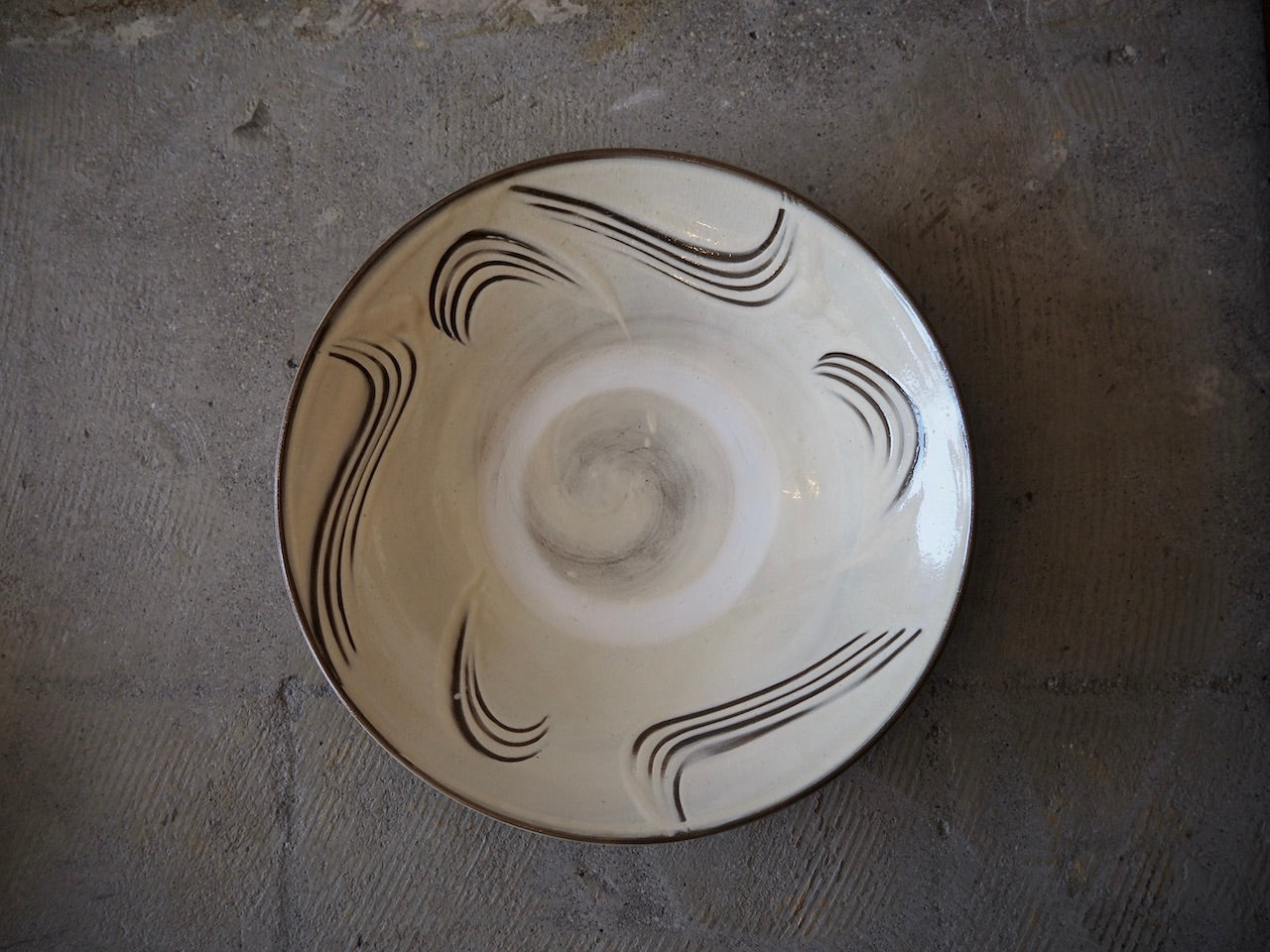 小鹿田焼 坂本工窯 尺皿 指描き 白 – つむぐ舎