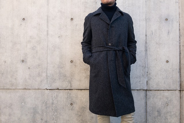 タリアトーレのメランジ素材のヘリンボーン柄がグッとくるベルテッド