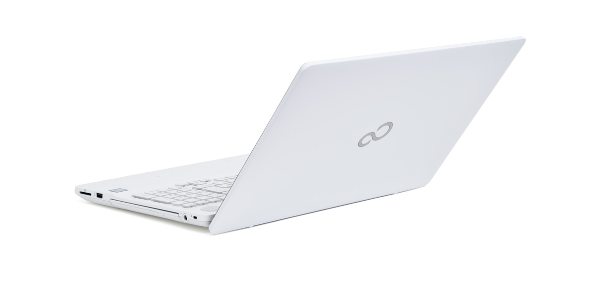 子供の初めてのパソコンは、超軽量の「LIFEBOOK UHシリーズ」が最適