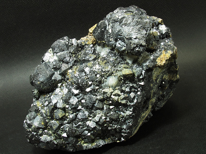 MAGNETITE マグネタイト 磁鉄鉱 山宝鉱山 - クリスタルポケット