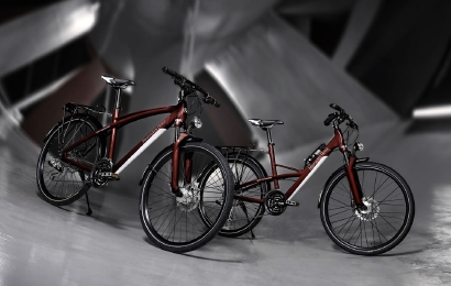 クルマメーカーの誇りと技術を懸けた “二輪の”メルセデス・ベンツ