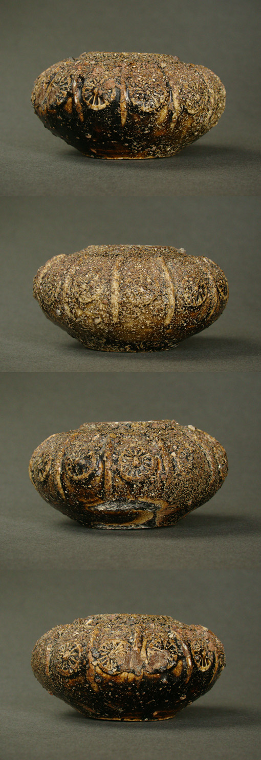 古瀬戸 櫛目 鉄釉 瓶 φ35.3cm 花沓 印(A318) 古瀬戸 櫛目 鉄釉 瓶 φ35