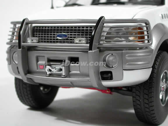 2000 Ford Expedition Himalaya diecast model car 1:18 scale by AUTOart