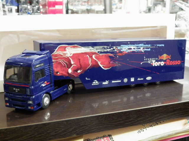 約40cmフェラーリ F1 トランスポーター 1⁄43 オールドカーズ（赤箱