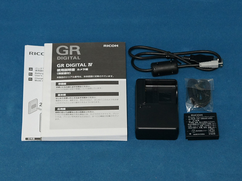 リコー GR DIGITAL IVの外観をみる /monox デジカメ 比較 レビュー