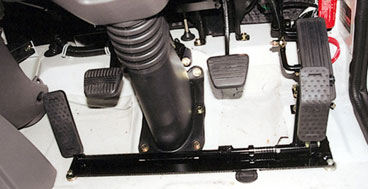 左足用アクセル - 運転補助装置 - ニッシン自動車工業新越 ～ 福祉車両