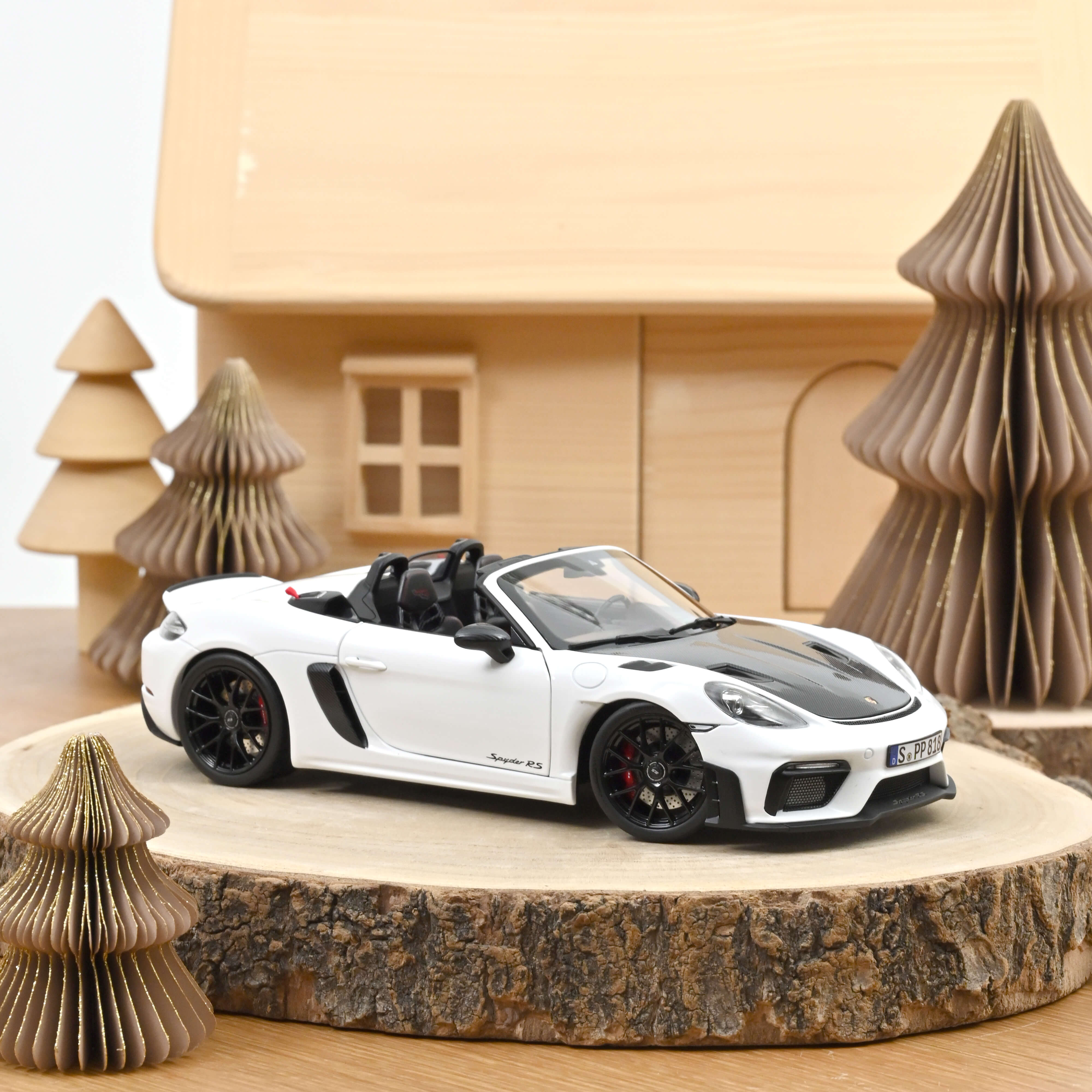 Porsche 718 Spyder RS w/ Weissach Pack 2023 White 1:18 – Norev