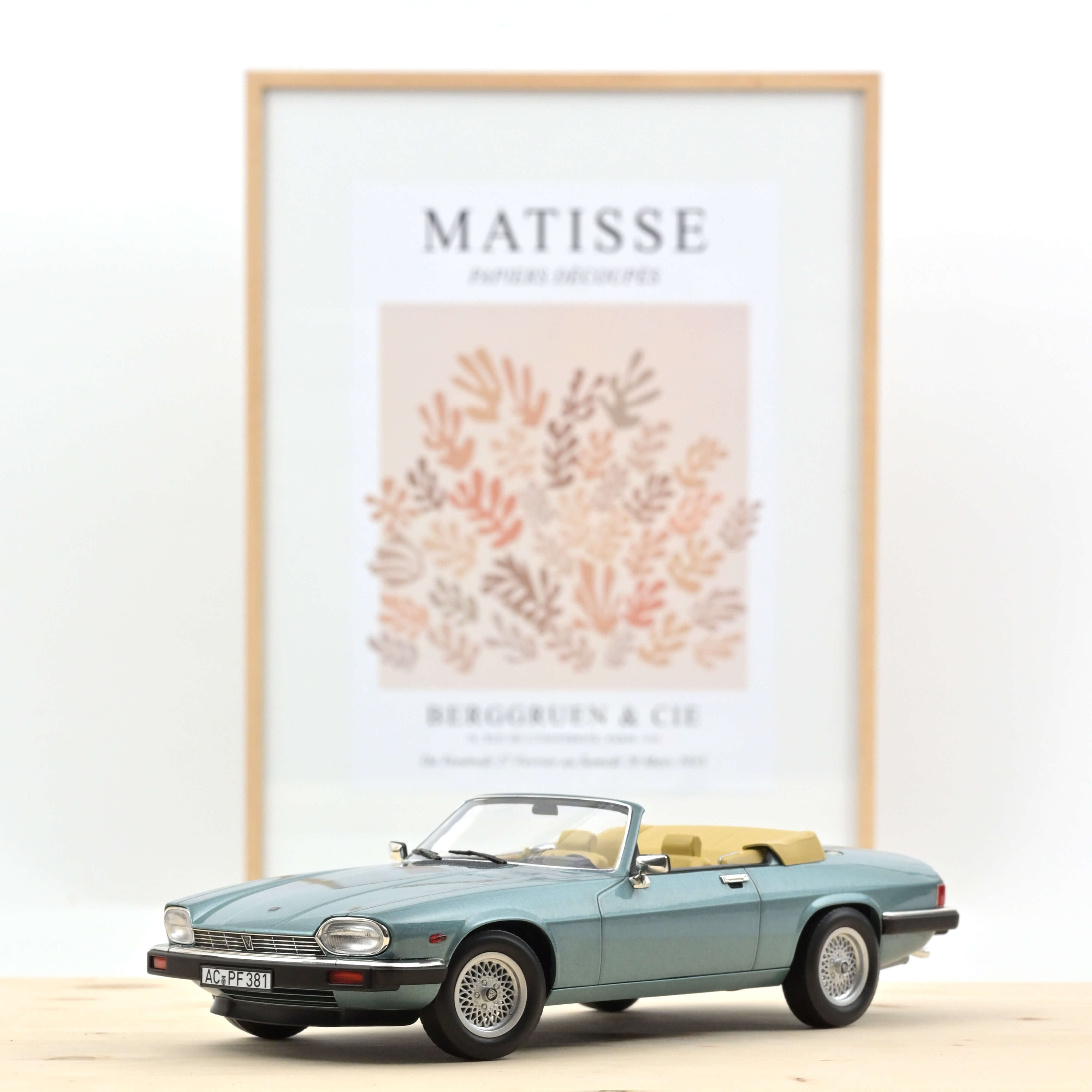 Jaguar XJ-S 5.3 H.E. Convertible 1988 Light Blue metallic 1:18 – Norev