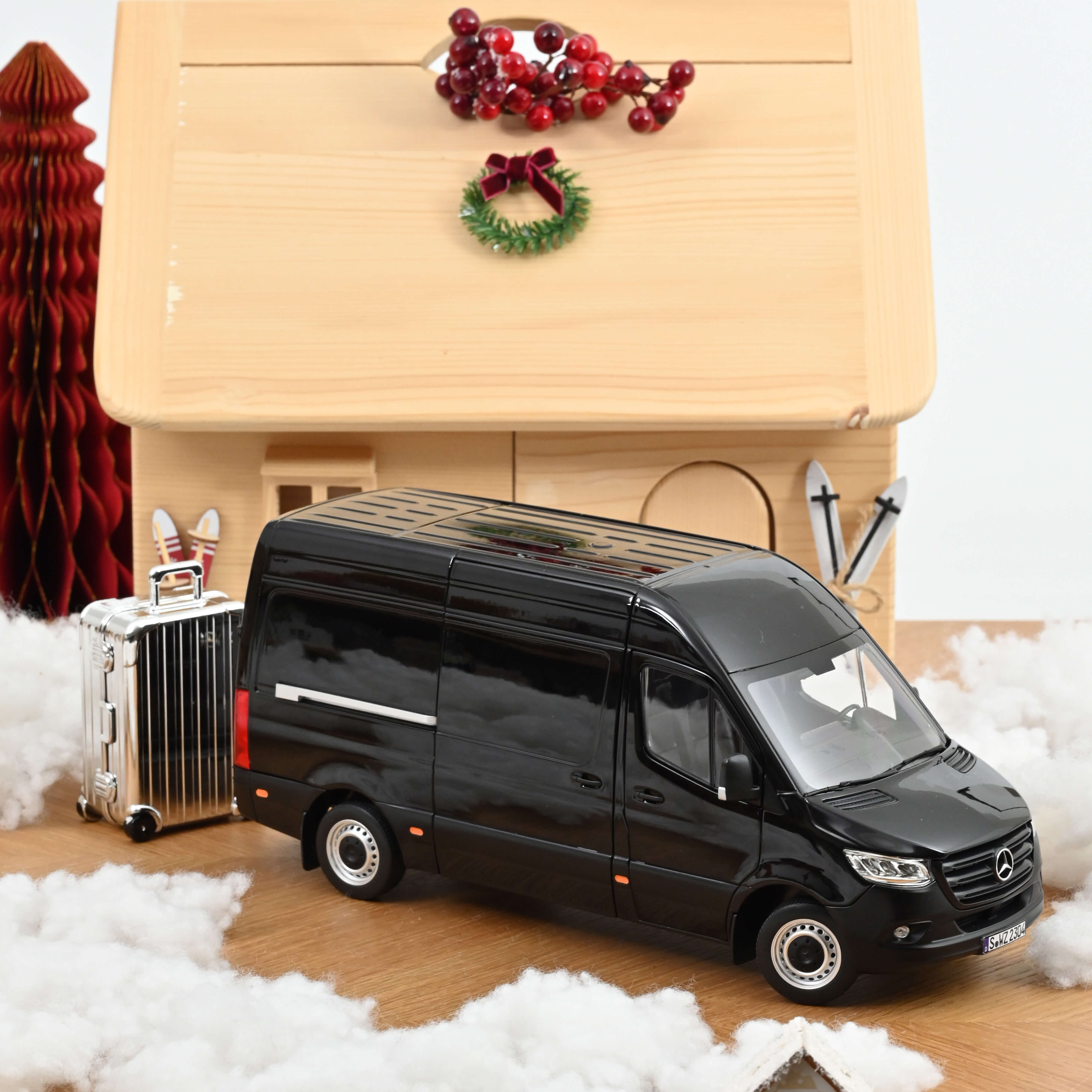 Mercedes-Benz Sprinter 2018 Black 1:18 – Norev