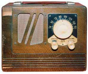 真空管式ポータブルラジオ Portable Radio（ラジオ少年の博物館）＞