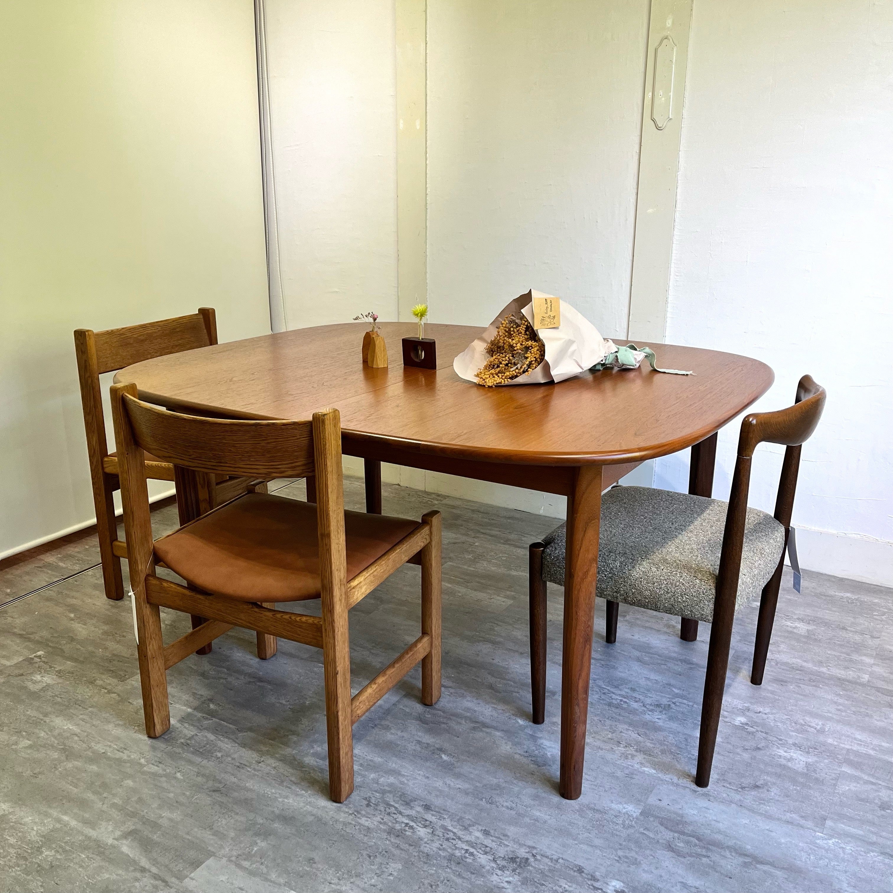 G-PLAN直径122センチ伸長式ダイニングテーブル G-PLAN直径122センチ