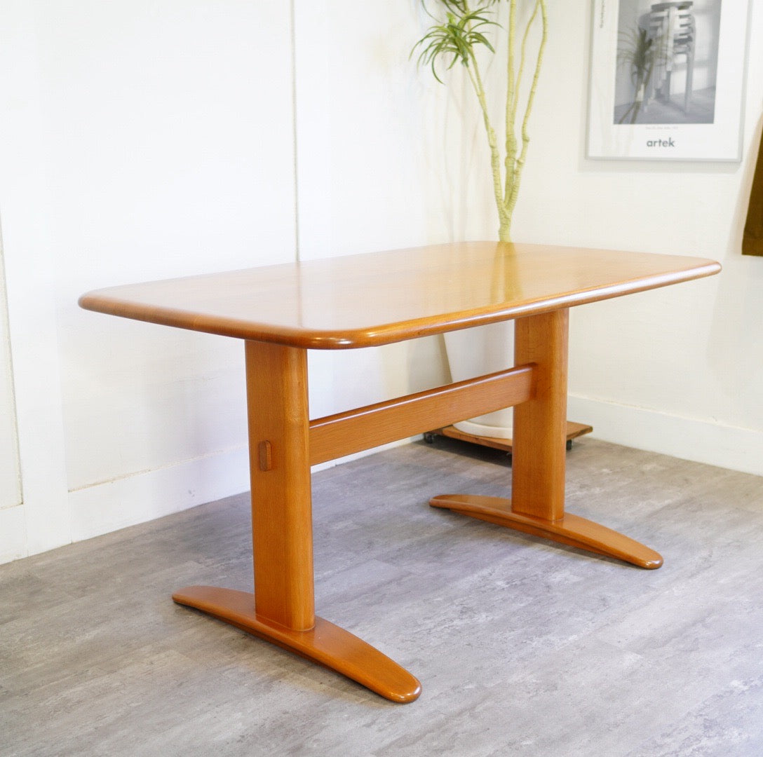 飛騨産業 / HIDA クレセント ナラ無垢材 ダイニングテーブル キツツキ