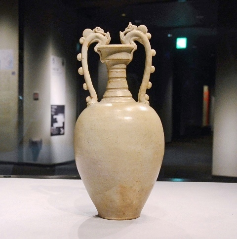 龍の謂れとかたち 白磁龍耳瓶（東京国立博物館）