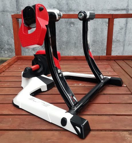 ZWIFTも思いっきり楽しめる！ELITE QUBO デジタルスマート B+