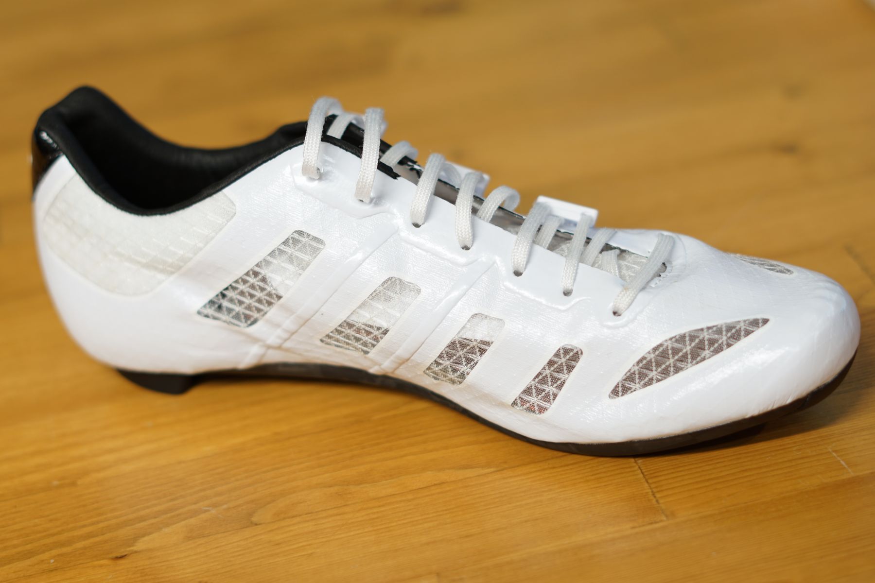 ヒルクライムのための最軽量シューズ。GIRO PROLIGHT TECHLACE