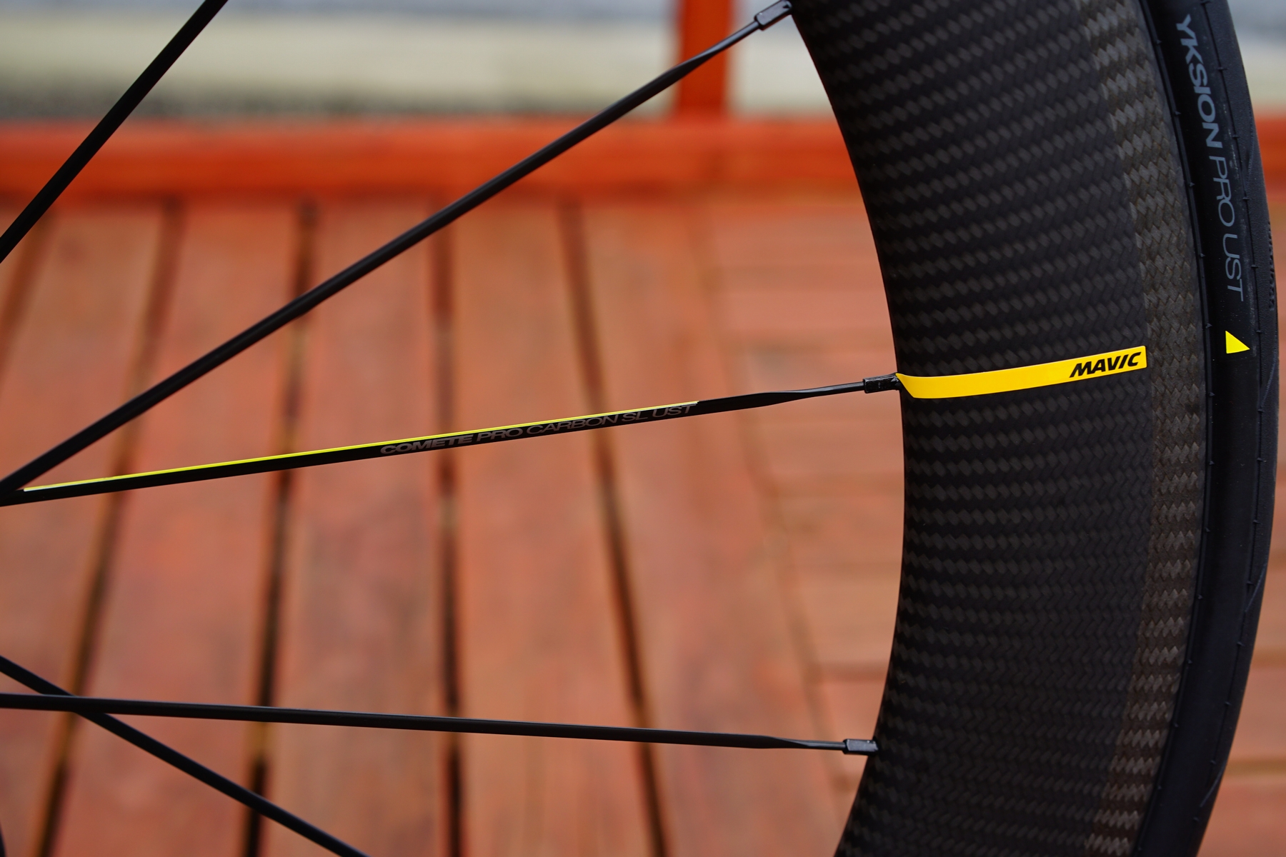 大迫力の64mmカーボンディープリム！MAVIC COMETE PRO CARBON SL UST