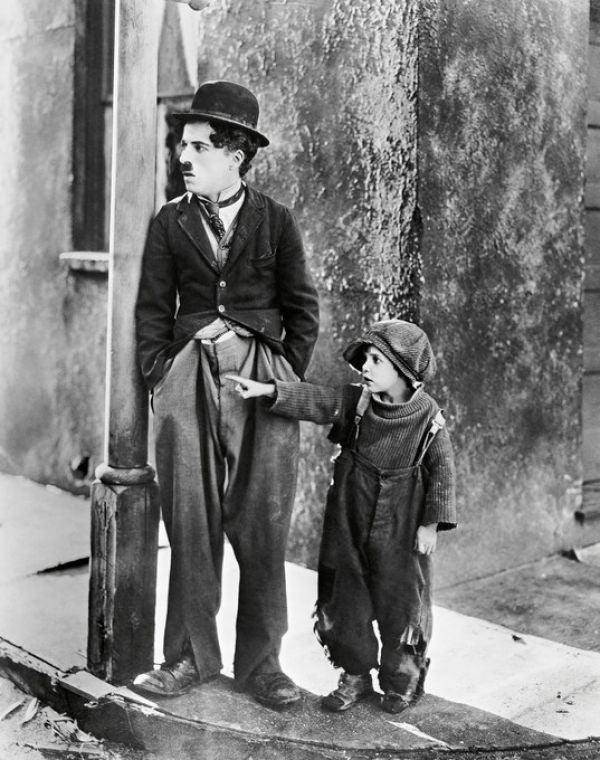 PHOTOWALL / Charlie Chaplin and Jackie Coogan in the Kid (e314726
