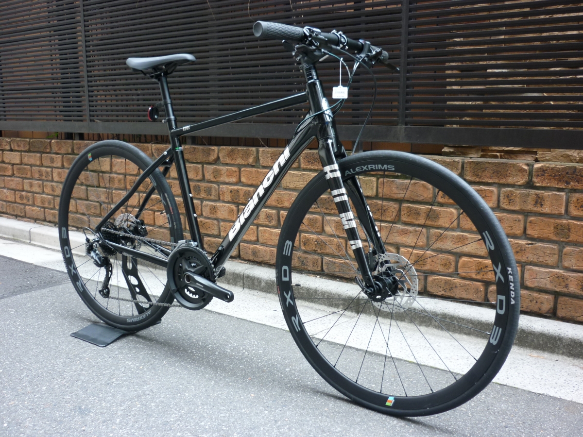 BIANCHI】1550gのホイールを装備したハイクラスなクロスバイク「ROMA2