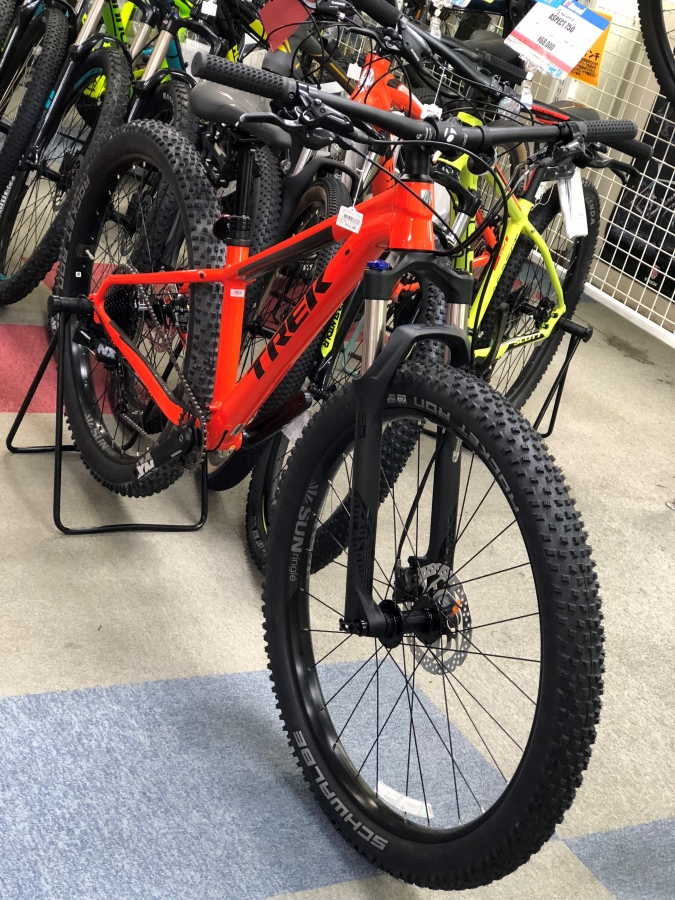 府中×秋乗り】即納できます!!トレックのドロッパーシートポスト付き