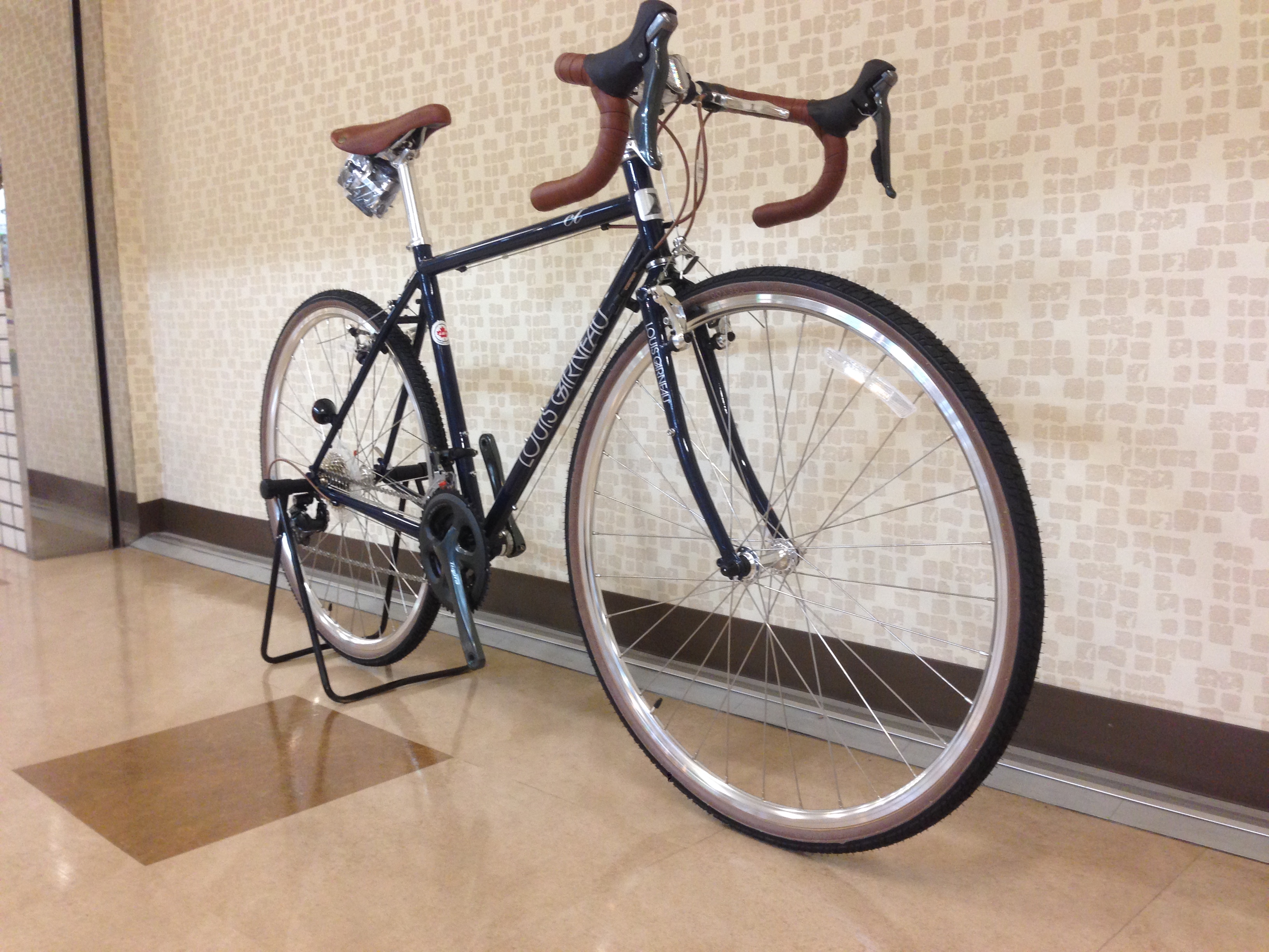 クラシックで新しい、細身のドロップハンドル自転車 | 新宿で自転車を