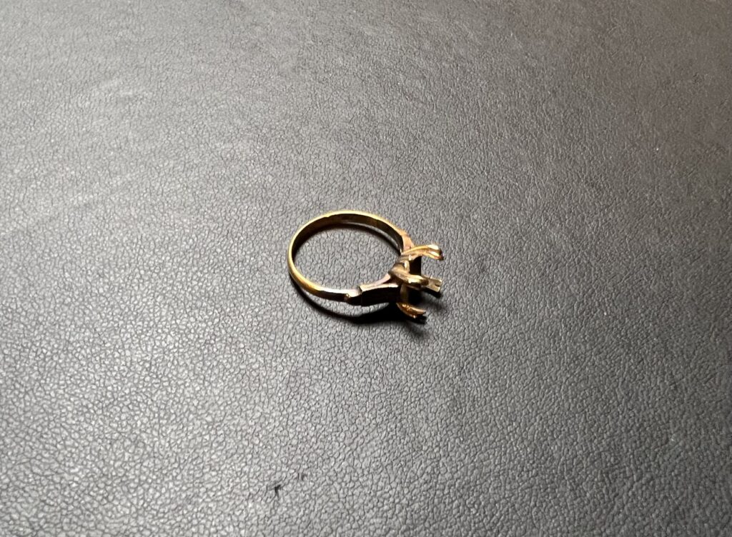 壊れた金リング・指輪(10金,K10)をお買取！価格の相場は？ - 丸和質商