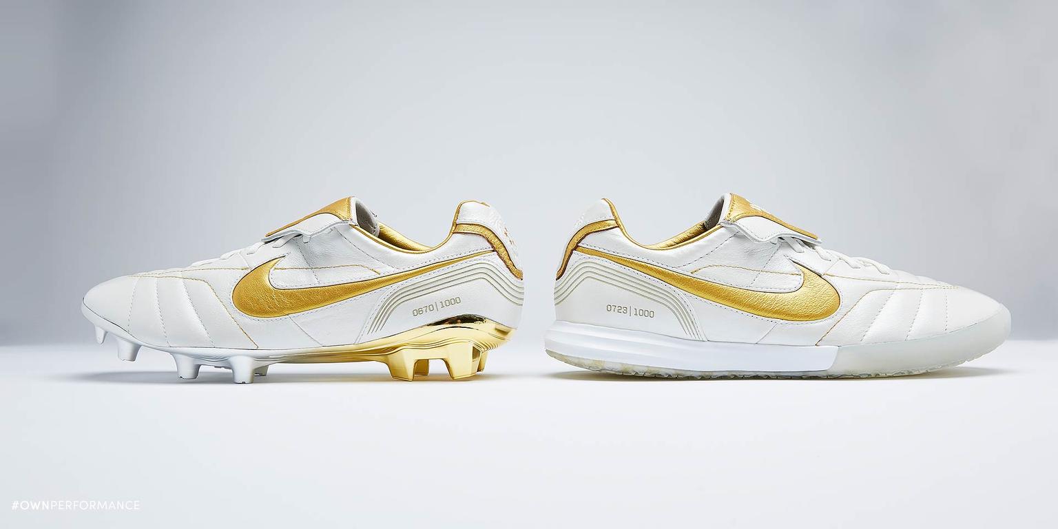 ナイキ ティエンポレジェンド7 10R ロナウジーニョモデル復刻