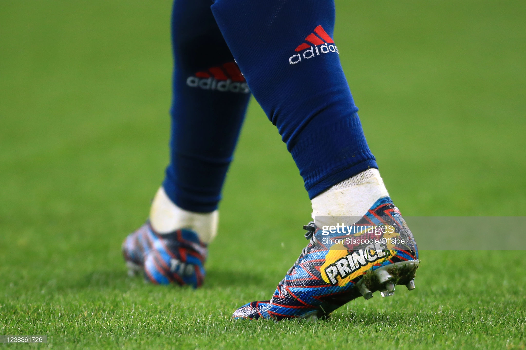 アーセナル所属 ラカゼットがミニオン特注スパイクを着用開始 - 0014のblog